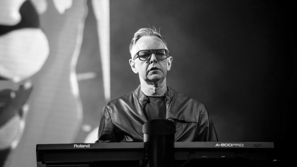 Klávesista Depeche Mode Fletcher zemřel kvůli disekci aorty, uvedla kapela